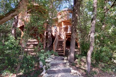 Cabane perchée ASTERIA & Spa à Sarrant (1)