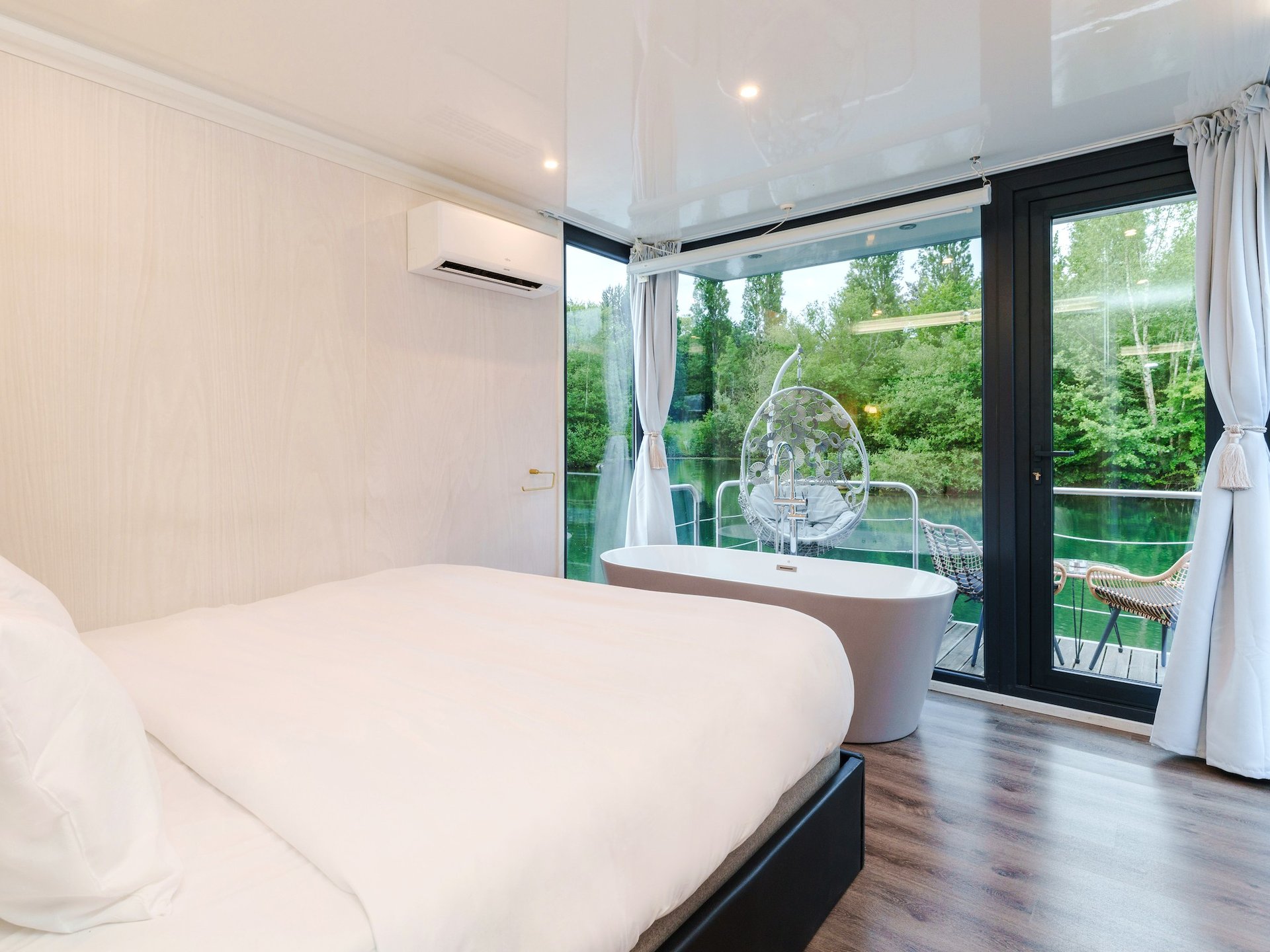 L'Estrées & Balnéo