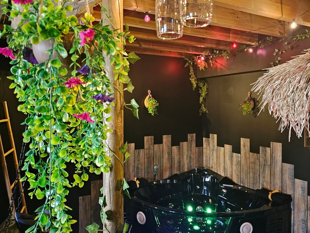 Secret love garden loveroom n'spa à Soleymieu (42)