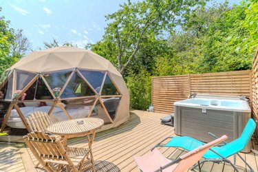 Dôme Fiore avec jacuzzi à Nanteuil Les Meaux (1)