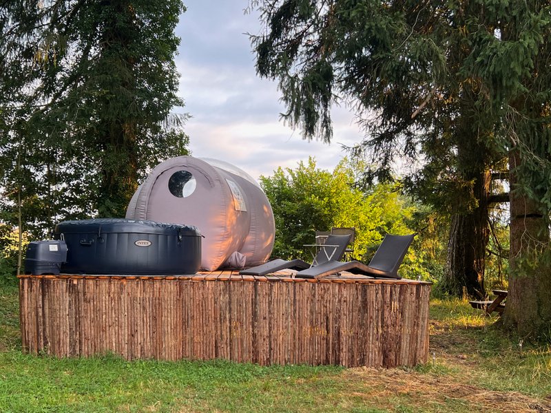 Hébergement AbracadaRoom : Bulle transparente et son spa - Image 4