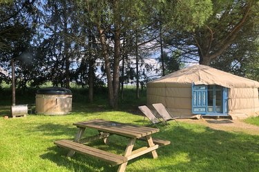Yourte SPA Takhia à Descartes (1)