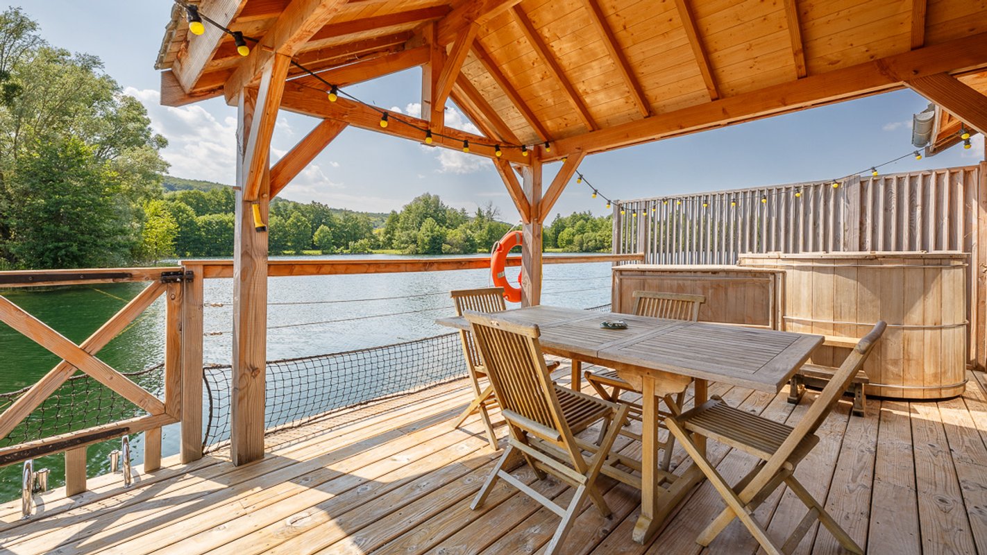 Cabane sur l'eau avec bain nordique à Beauchamps (8)
