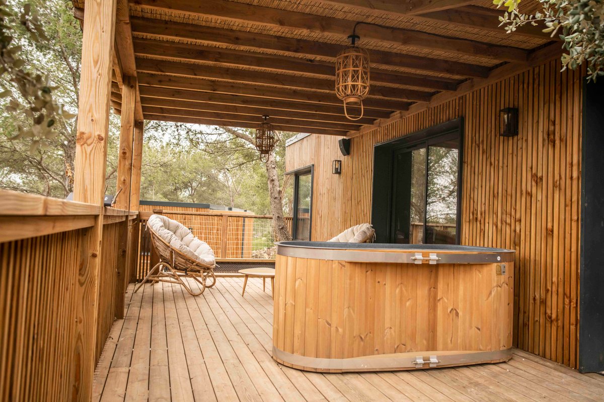 Villa Couple Baignoire Jacuzzi et Filet à Calvisson (3)