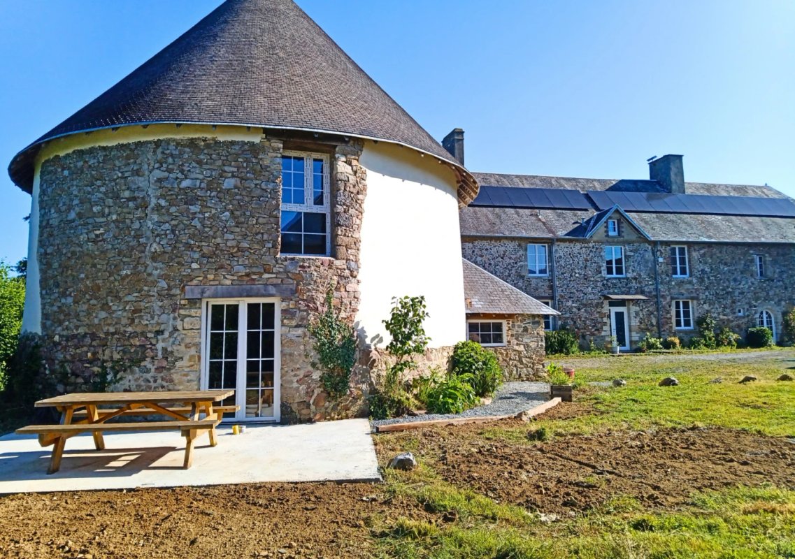 Le pigeonnier du chevalier à Saint-Sauveur-Village (1)