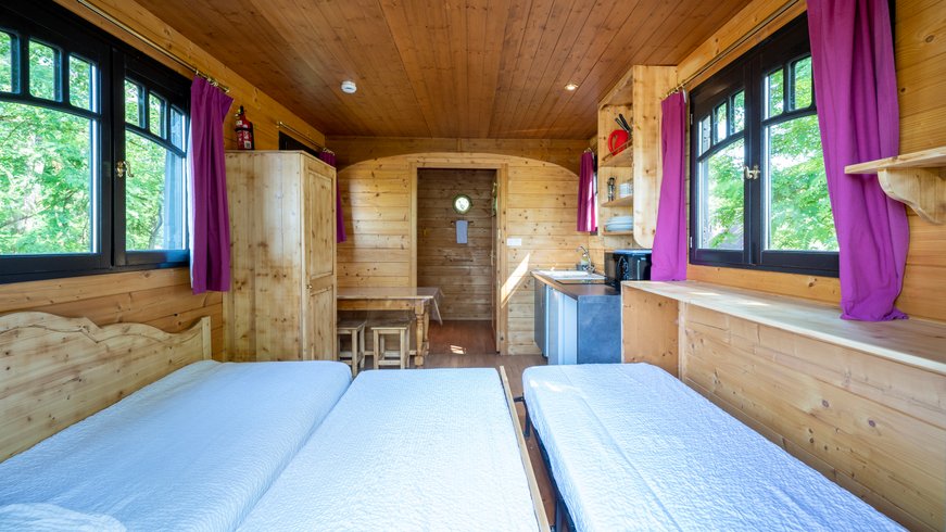 Hébergement AbracadaRoom : La Roulotte bohème pour 3 personnes - Image 4