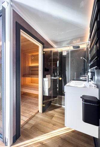 Hébergement AbracadaRoom : Suite flottante Supérieure Lit king-size Balnéo transparente Sauna et rooftop - Image 8