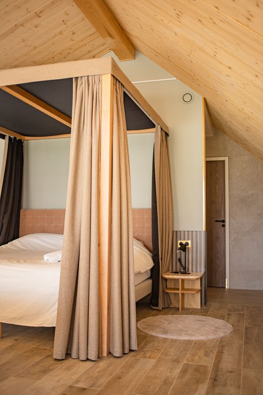 Hestia + Freya : Ecolodge de luxe avec 2 bains nordiques pour 2-14 personnes à Saint-Mards-En-Othe (15)