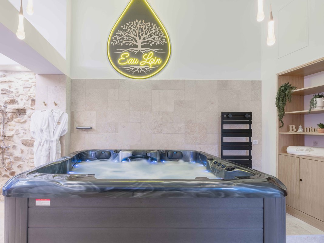 Eau Loin - Villa avec spa, sauna, hammam & salle de jeux à Ver Sur Launette (1)