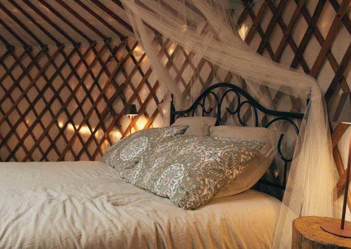Hébergement AbracadaRoom : La Yourte avec vue imprenable - Image 8