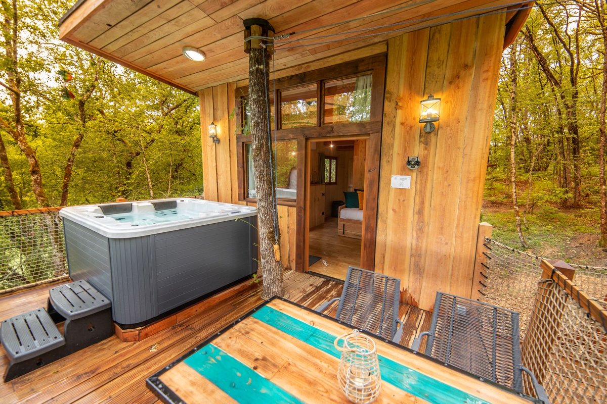 Cabane avec spa "Carrelet" PMR ou Familiale à Lamothe-Fénelon (5)