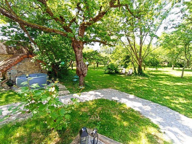 Hébergement AbracadaRoom : La Roulotte du Domaine de la Comté & Spa - Image 12