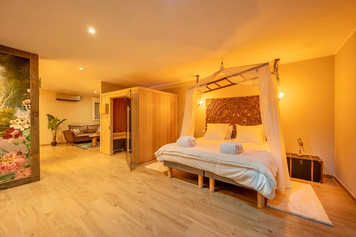 Suite Romantique lost paradise  avec spa, sauna et douche bien être à Zuydcoote (10)