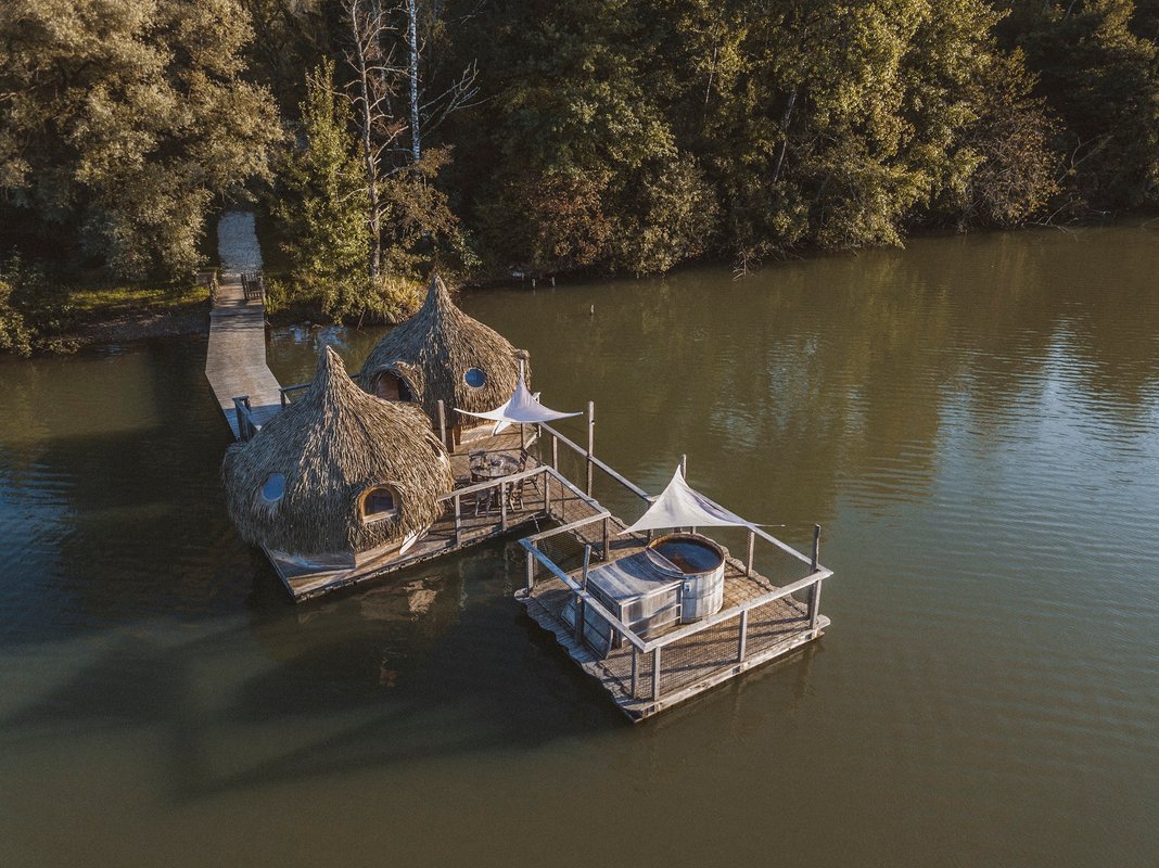 Cabane Spa Caravelle à Chassey-Lès-Montbozon (1)