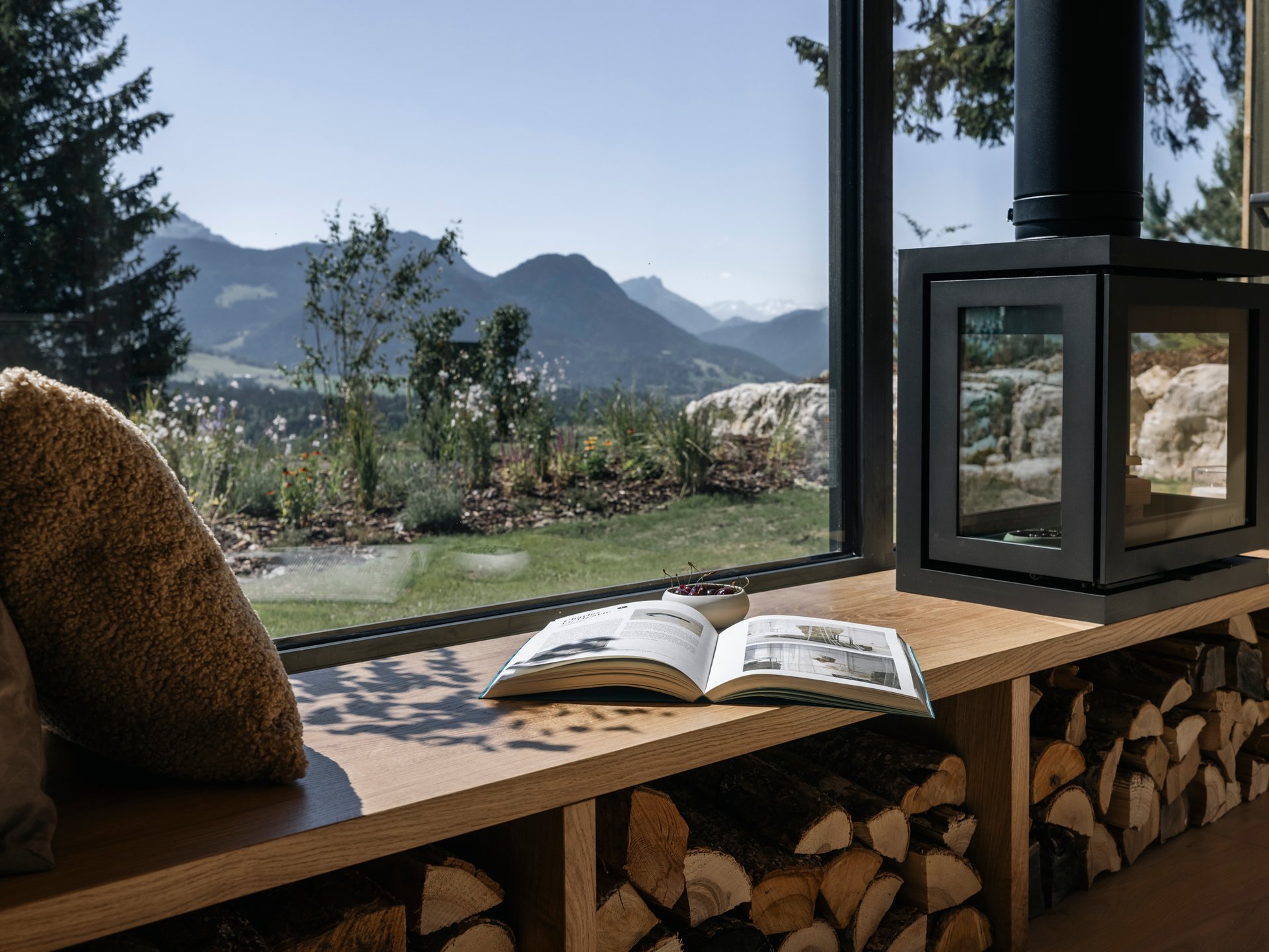 Unik Lodges Annecy - le Zénith - Nuit insolite avec vue sommets, baignoire double et sauna privé