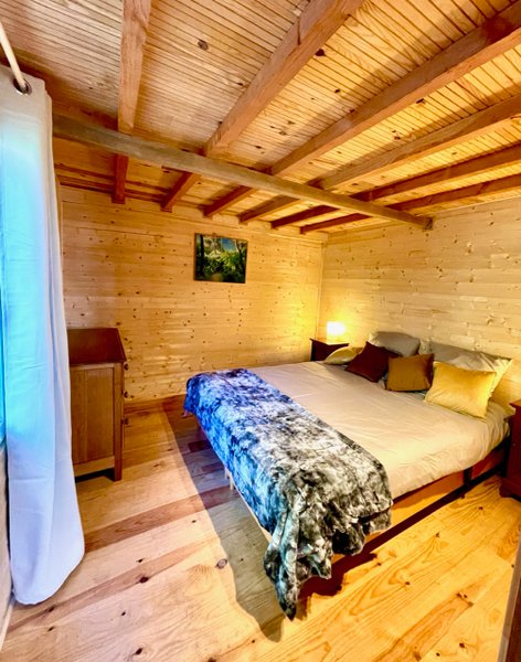 Hébergement AbracadaRoom : Terrasse sur l’eau, gîte en châtaignier - Image 7