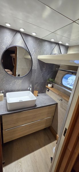 Hébergement AbracadaRoom : Dormez sur un yacht de 22 mètres aux Sables d'Olonne ! - Image 16