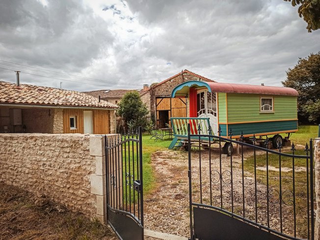 Hébergement AbracadaRoom : Roulotte climatisée avec piscine naturelle - Image 1