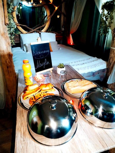 Hébergement AbracadaRoom : Jungle romantique Spa & Cinéma sous les arbres - Image 13