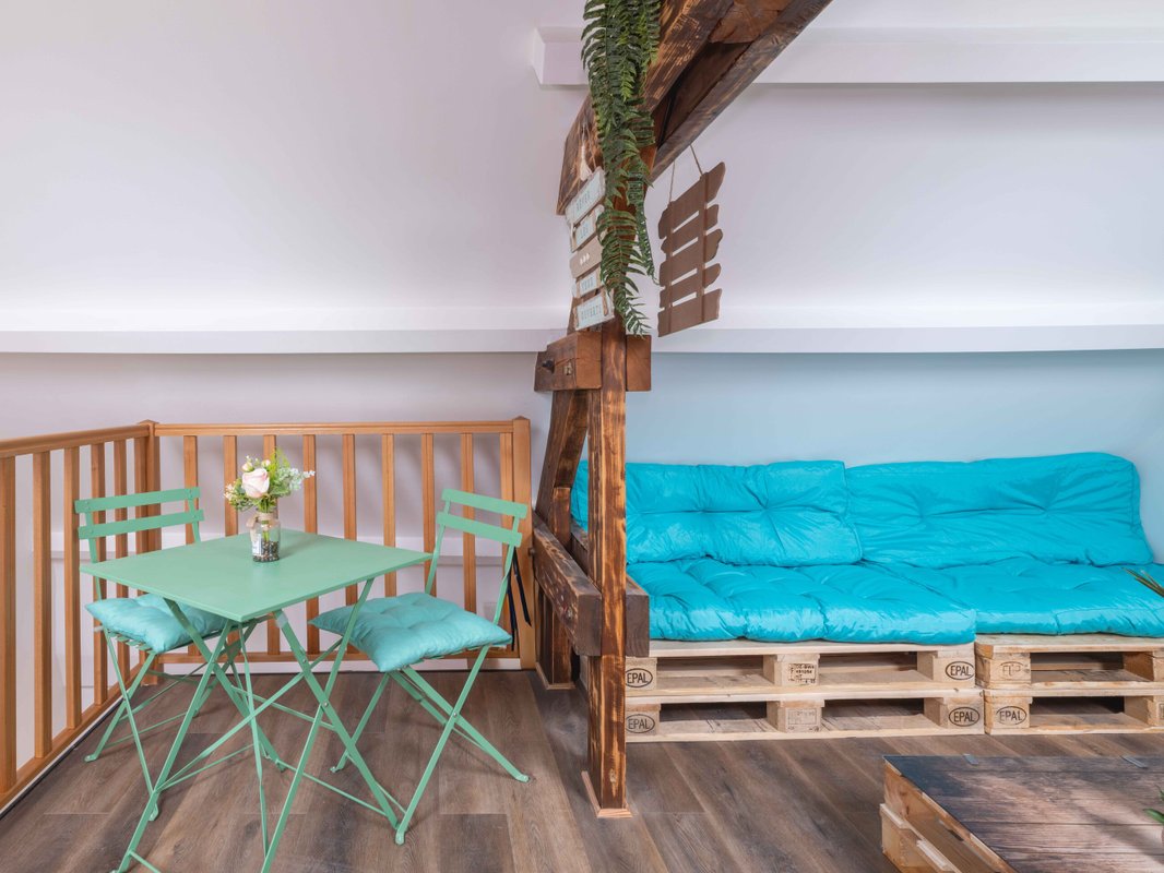 Eau Loin - Villa avec spa, sauna, hammam & salle de jeux à Ver Sur Launette (15)