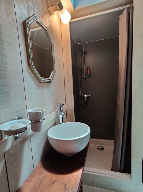 Péniche Le Haricot Noir à Colombiers (13)