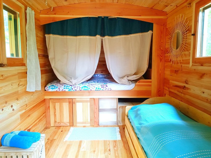 Hébergement AbracadaRoom : Roulotte Cévenole à l'ombre des platanes - Image 4