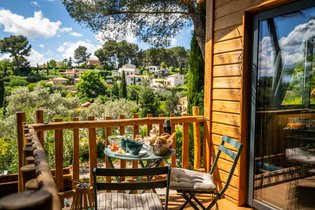 Hut op palen Oevers van de Rhône
