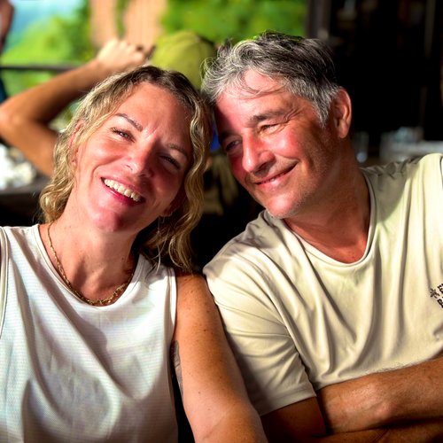 Jem &amp; Cora, passionnés par l'art de recevoir et par le bien-être, nous avons imaginé un lieu unique où le confort, la détente et l'intimité se rencontrent.