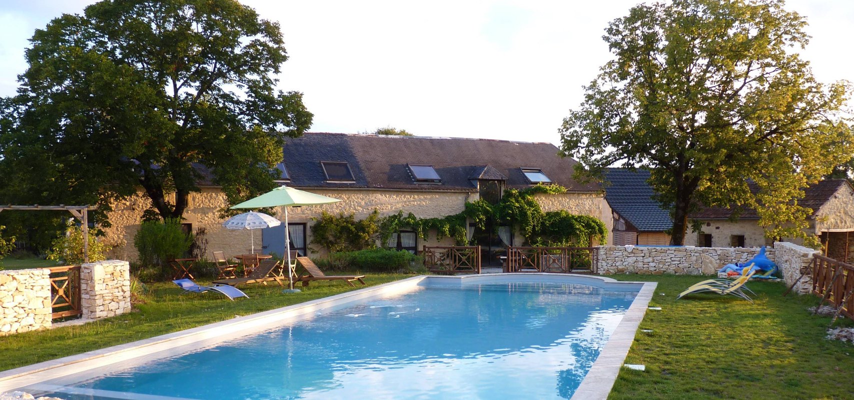 piscine du domaine-perigord-abracadaroom