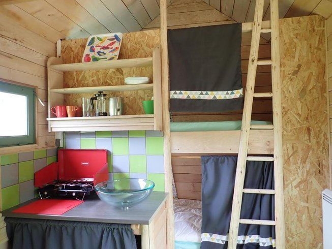 Hébergement AbracadaRoom : Roulotte des bois  "la Lucine" - Image 3