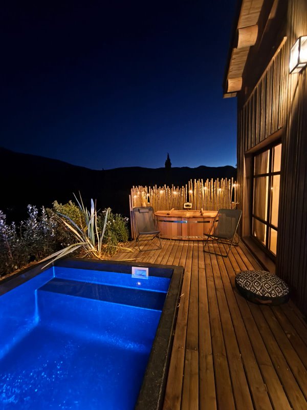 LODGE DES BARONNIES Piscine et spa à Plaisians (10)
