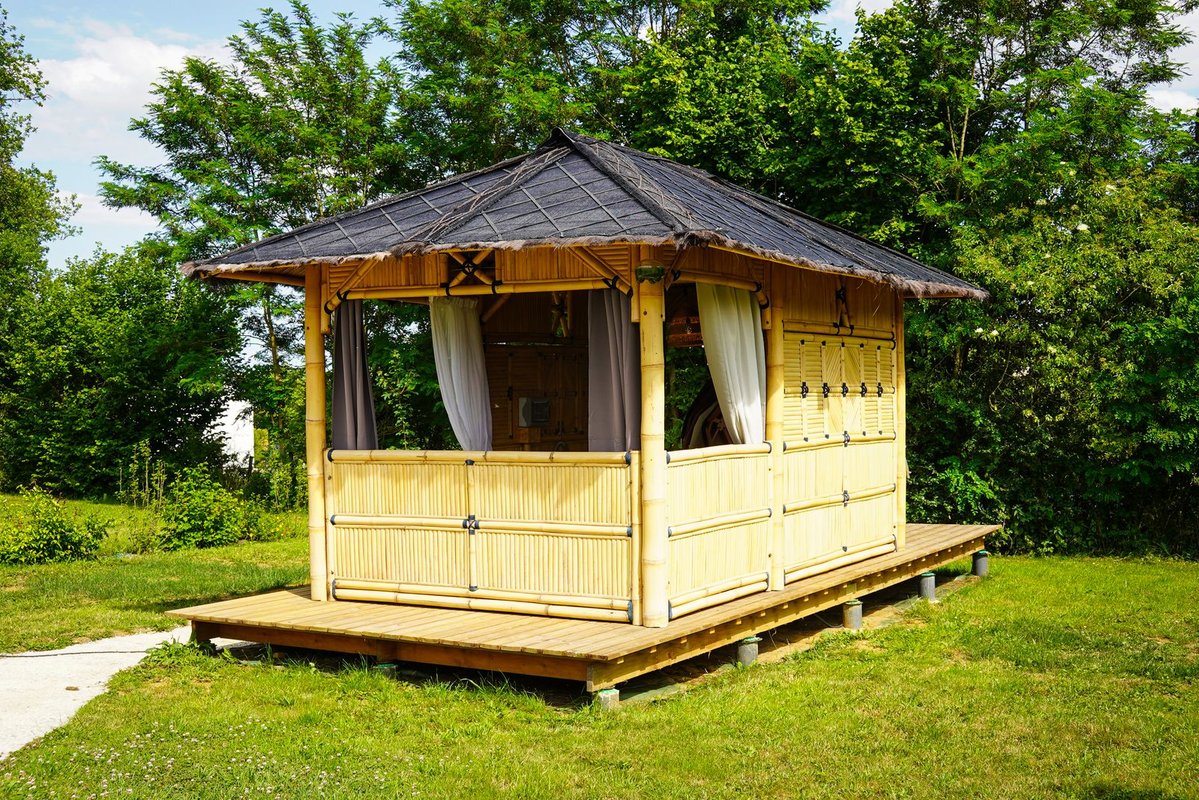 Le dodôme sous son gazebo à Fontenoy (2)