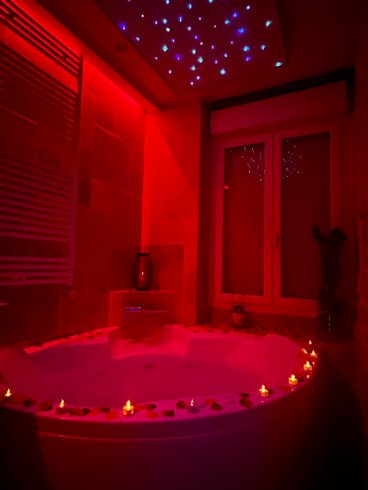 Hébergement AbracadaRoom : Glam Appart Spa Cosy Champagne & Parking - Image 3