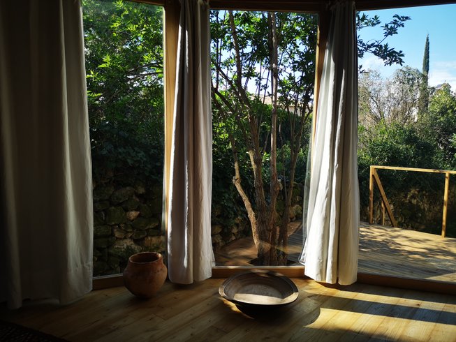 Hébergement AbracadaRoom : Yourte au coeur du village de Fontvieille - Image 2