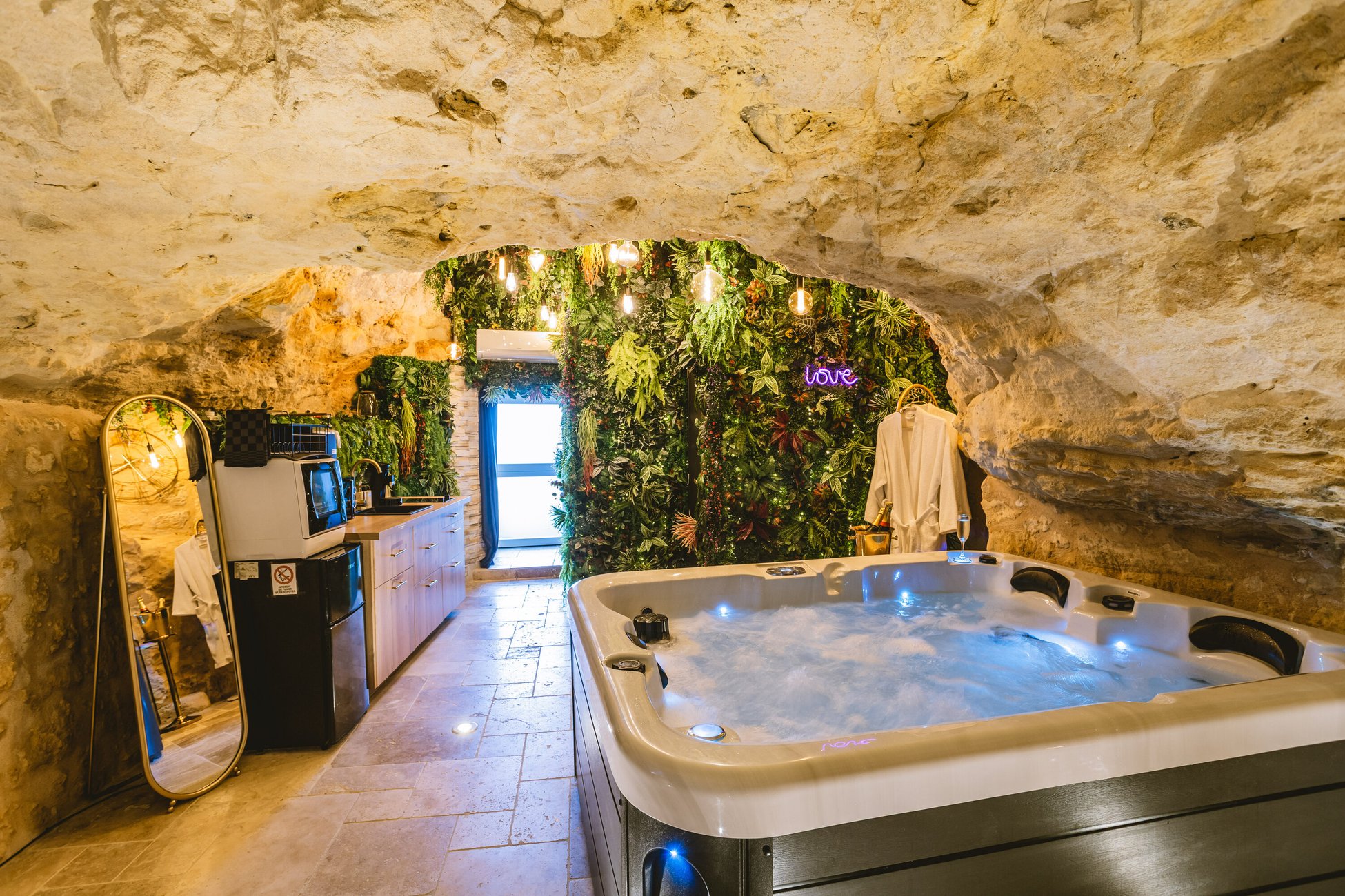 Hébergement UnicStay : La grotte fleurie à Mussidan