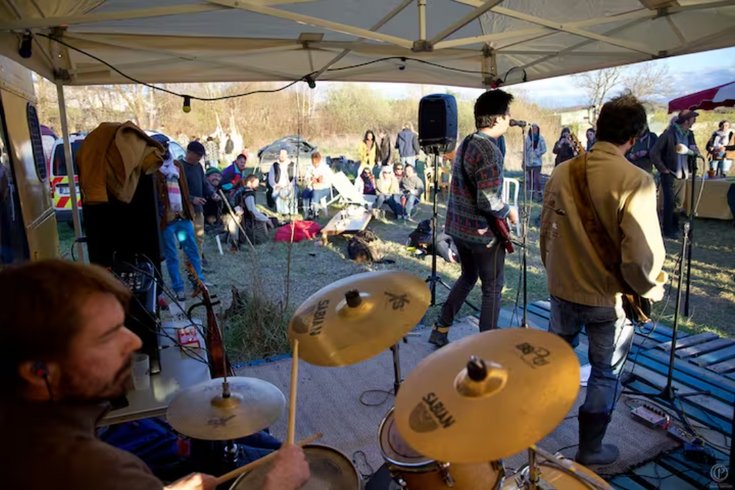 Hébergement AbracadaRoom : Le YeSlowBus en fête - Image 25