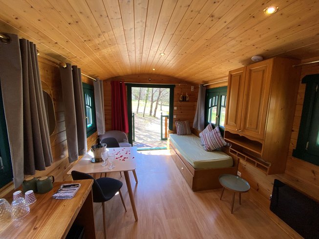 Hébergement AbracadaRoom : Roulotte Spa de Charme - Image 6