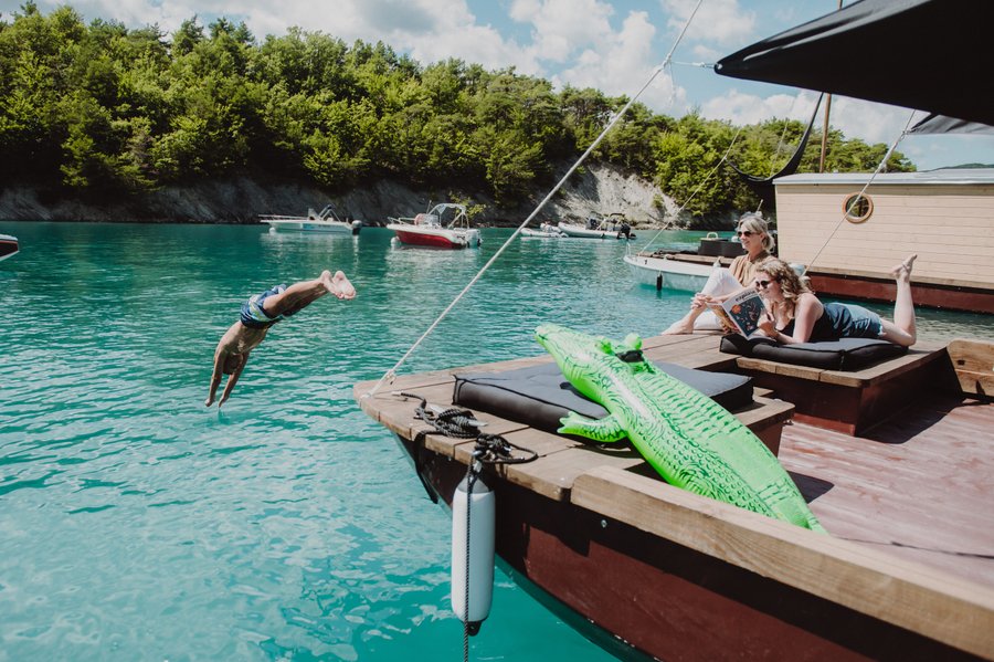 Hébergement AbracadaRoom : Toue Cabanée du Lac de Serre Ponçon - 3 - Image 3