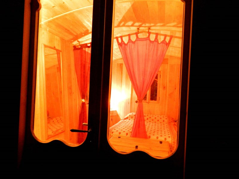 Hébergement AbracadaRoom : Roulotte tzigane - Image 13