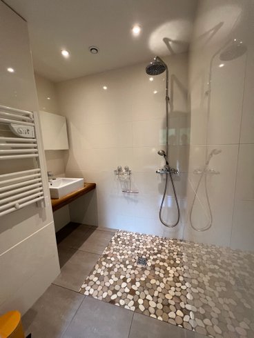 Hébergement AbracadaRoom : Le Cube Spa du Pont de la Roche - Image 8