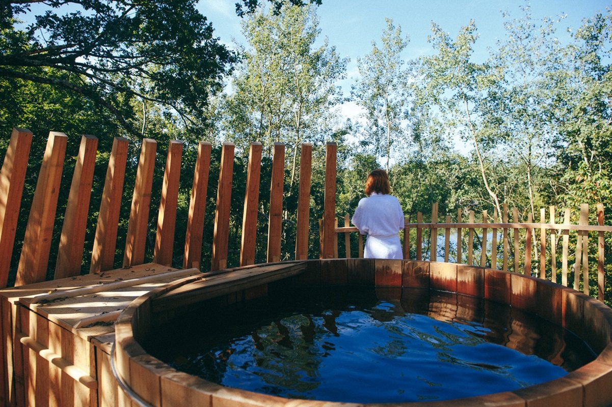 Cabane Spa Roseau à Chassey-Lès-Montbozon (2)