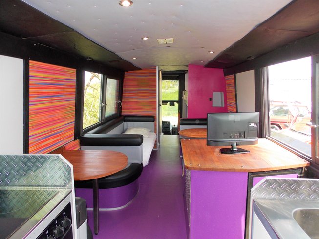 Hébergement AbracadaRoom : Le Bus Vip Star – 5 places - Image 3