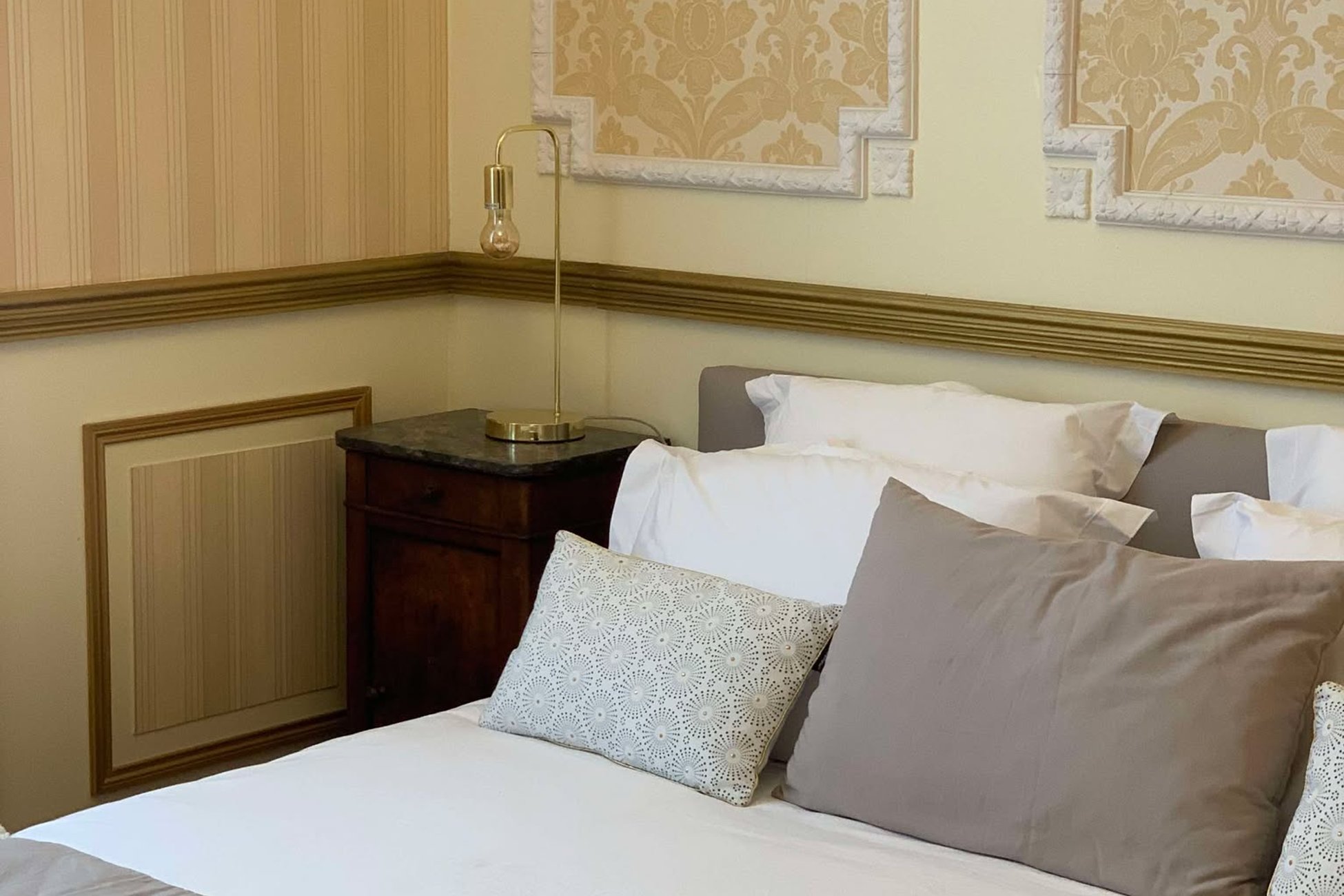 Hébergement UnicStay : Chambre d'hôte Éclat de Renaissance du Château Ste Colombe à Saint Genies Des Mourgues