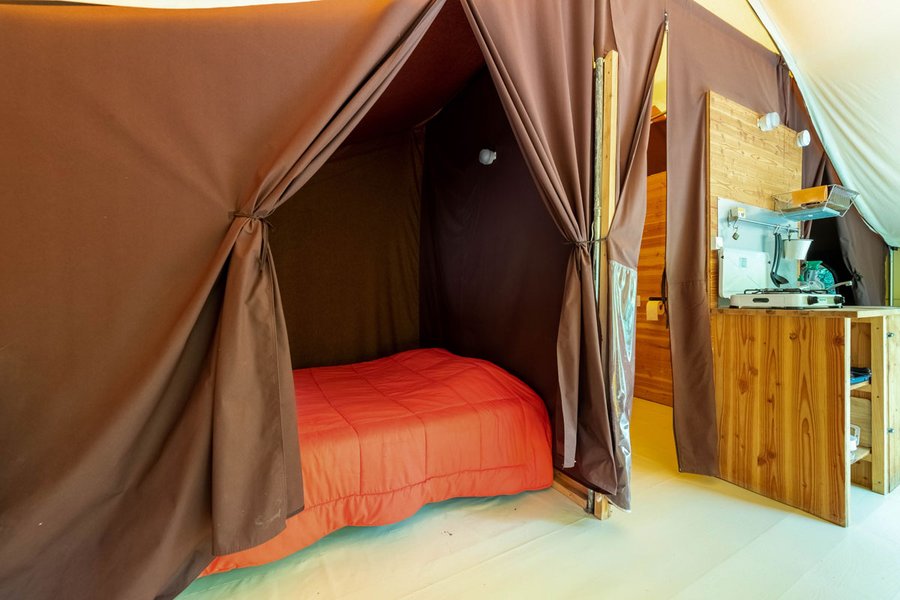 Hébergement AbracadaRoom : Tente Canadienne avec poêle à bois - Image 6