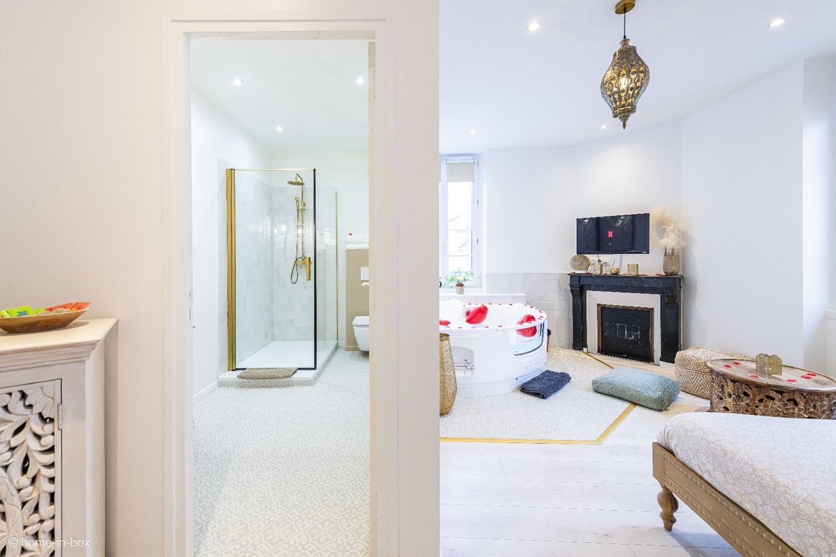 Suite 1001 nuits avec Jacuzzi 15min Disney à Nanteuil Les Meaux (4)