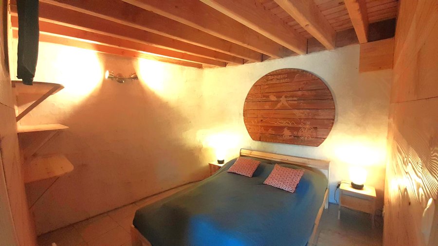 Hébergement AbracadaRoom : Maison du Hobbit au bord d'un lac - Image 4