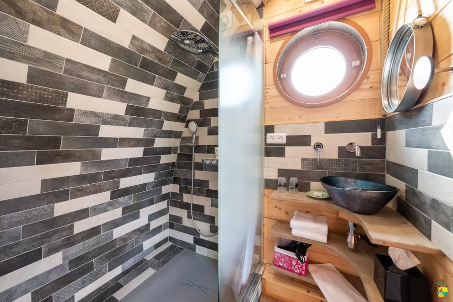 Hébergement AbracadaRoom : Lodge Duo Flottant Les Preuses Spa et sauna privé - Image 9