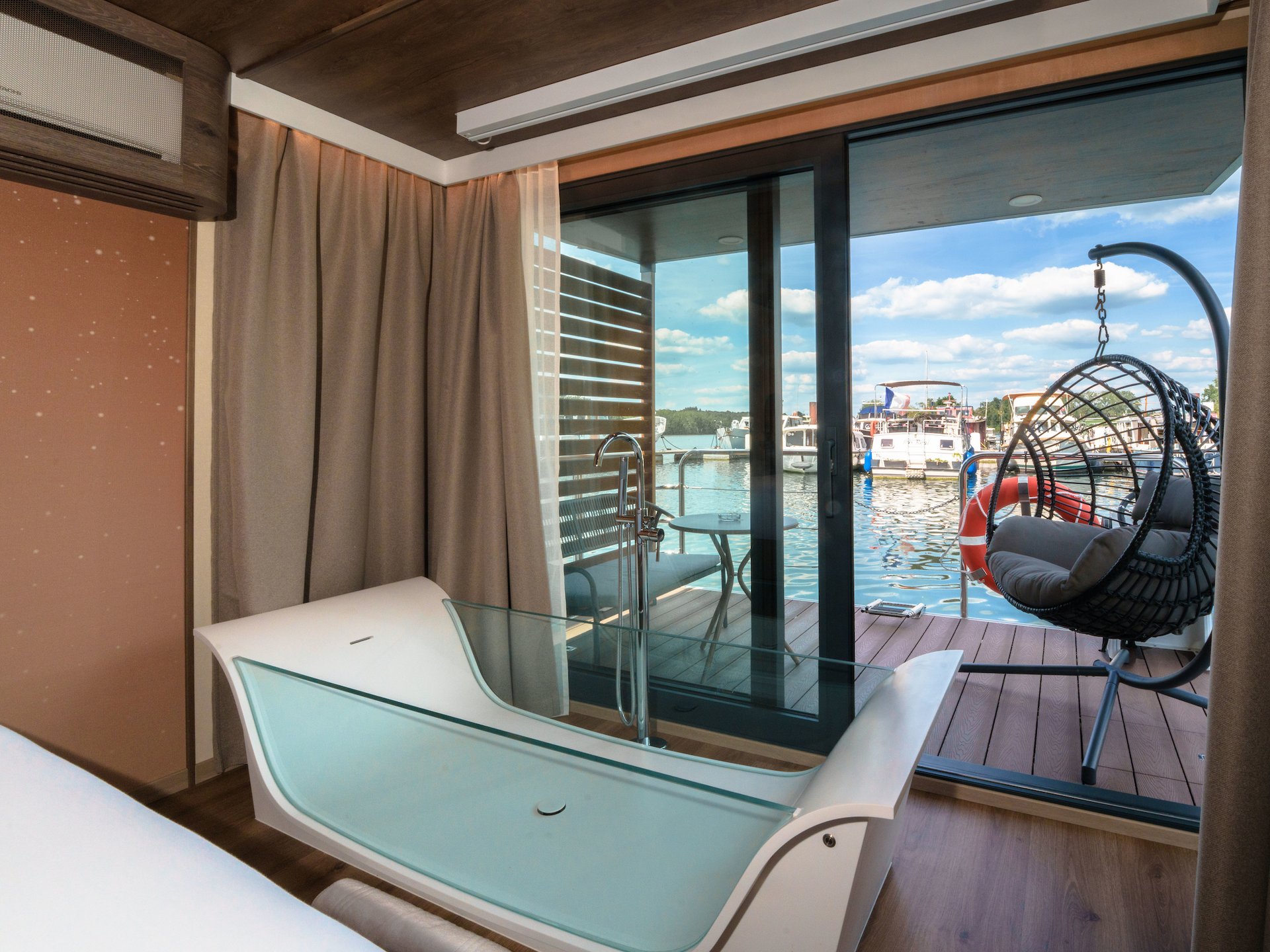 Suite flottante Supérieure Lit King-size Balnéo, Sauna et Rooftop