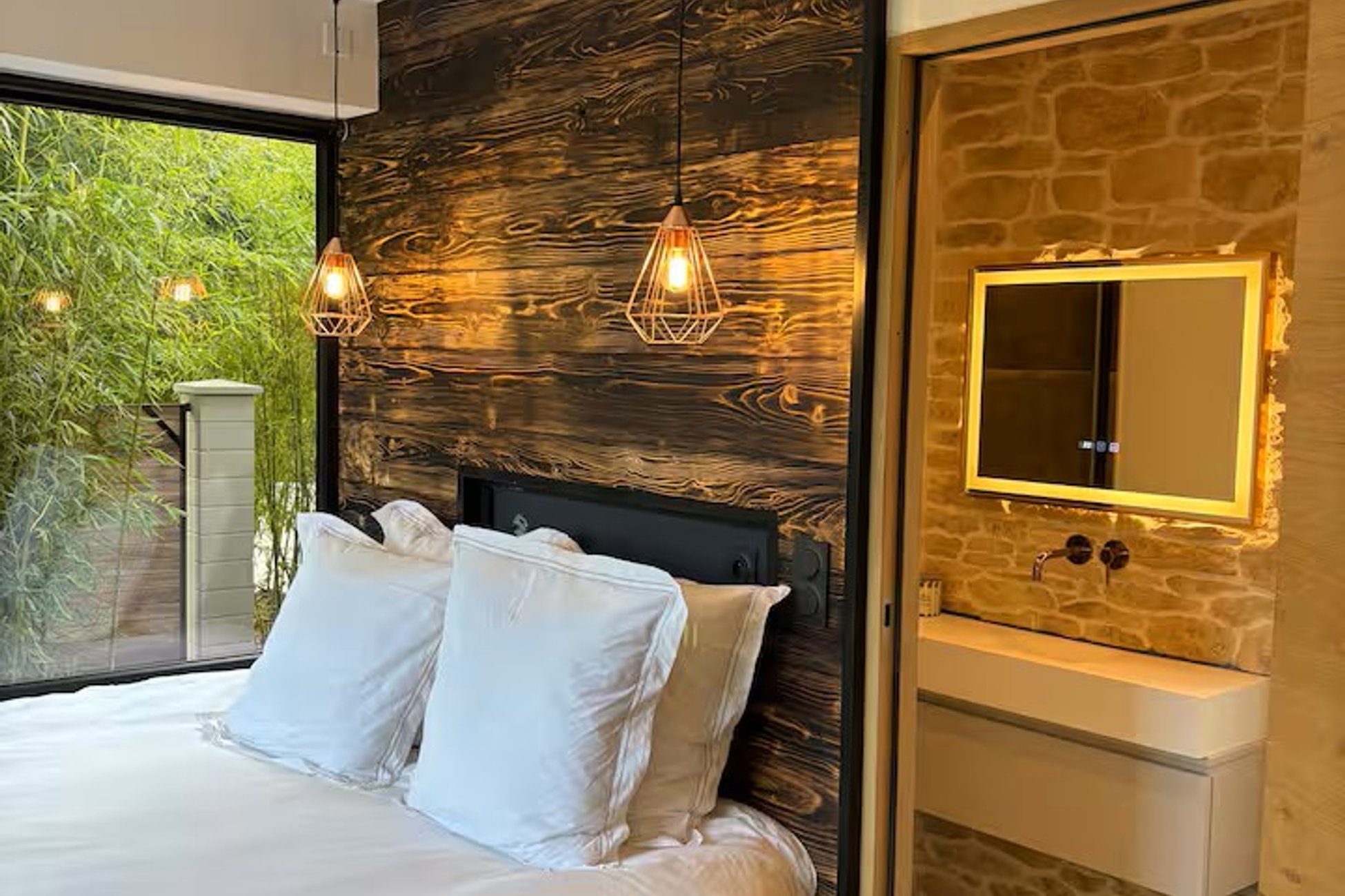 Hébergement UnicStay : Lodge luxe bain nordique au bord du Canal de Briare à 1h30 de Paris à Montcresson