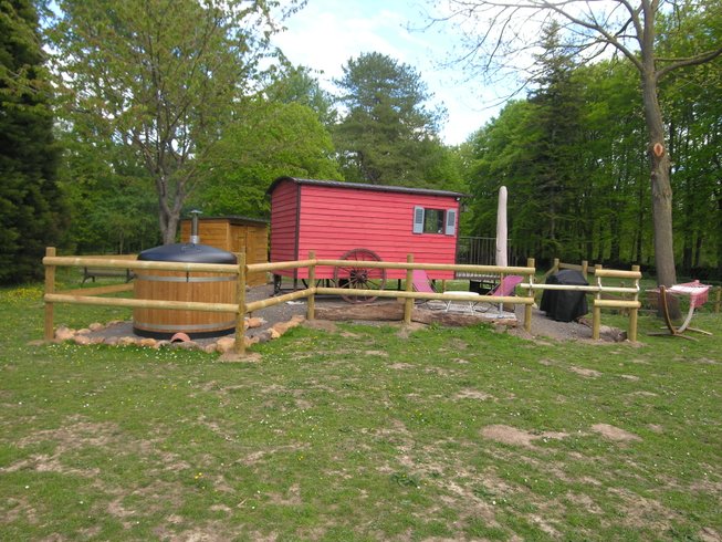 Hébergement AbracadaRoom : La roulotte d'Elise & Bain nordique - Image 1